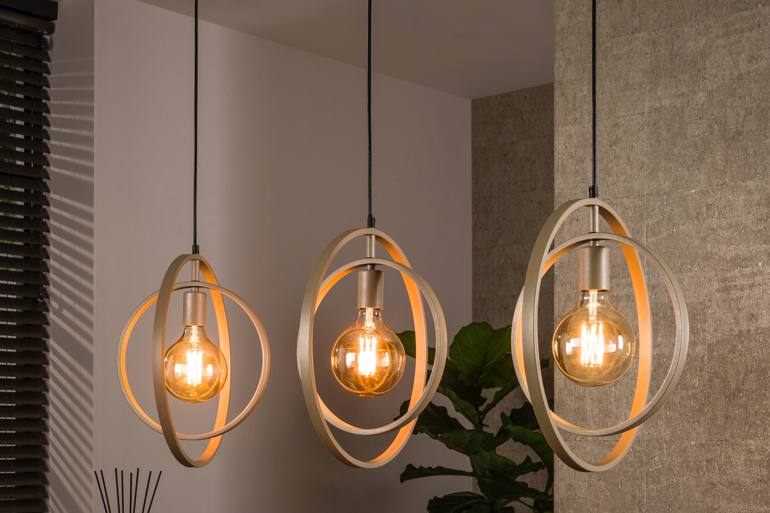 Pendelleuchter Rotaro Linn – Linear Ringdesign an Antrazit oder Béis (3-Flamm)