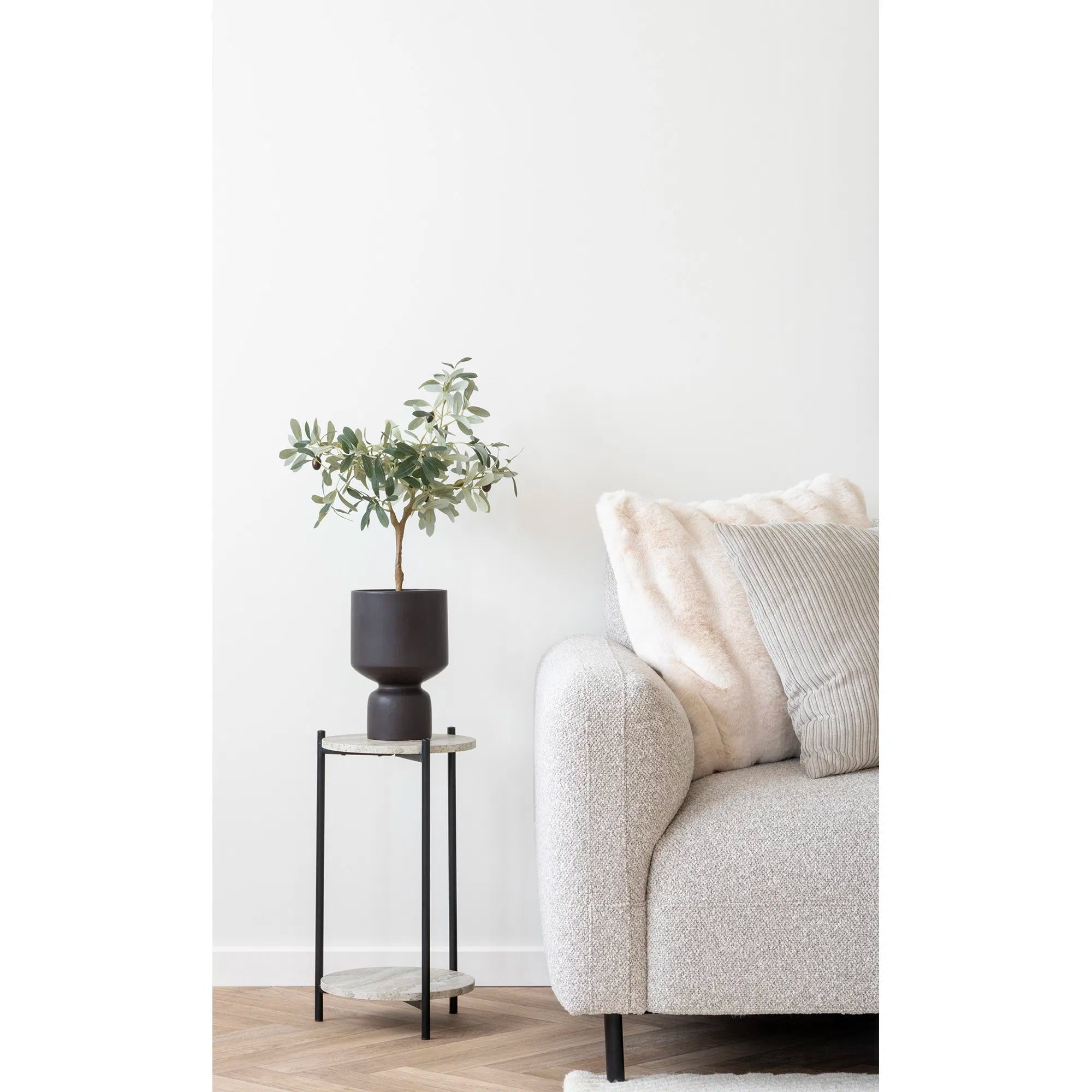 Kënschtleche Olivenbam – 61 cm mediterranen Charme fir däi Doheem