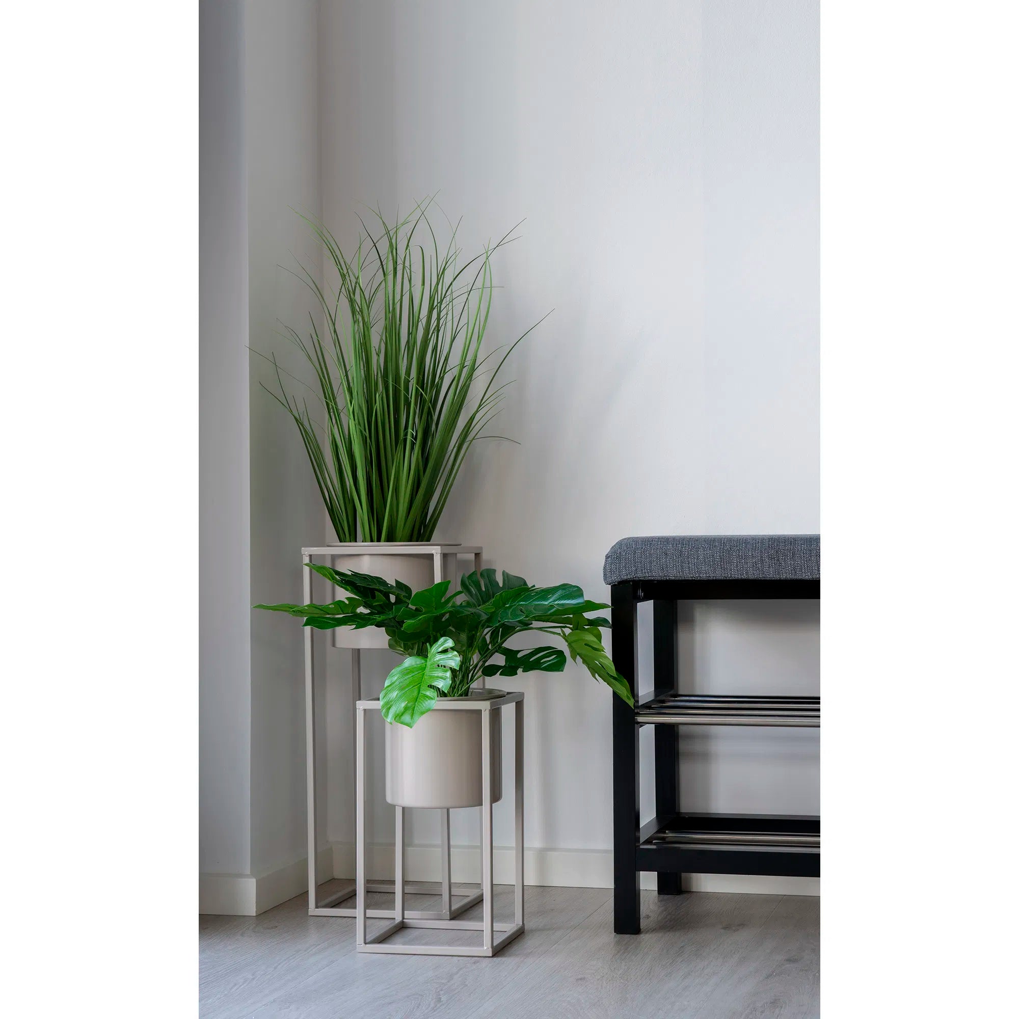 Kënschtlech Planz Poa Gras – 68 cm lëftege Look fir modern Raimlechkeeten