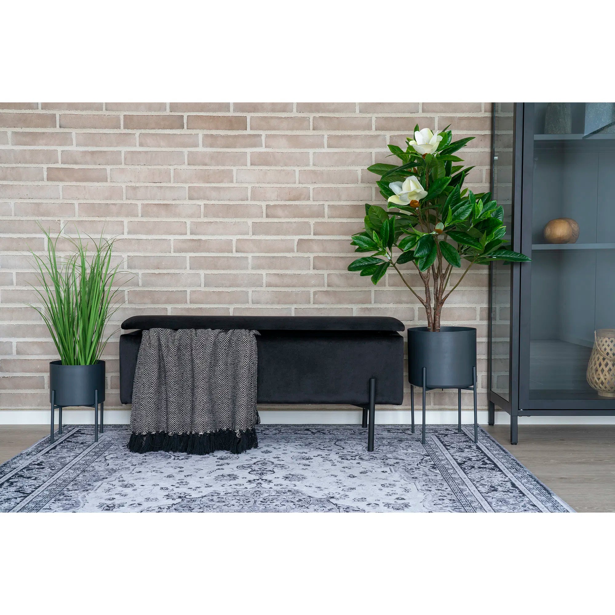 Kënschtlech Planz Poa Gras – 68 cm lëftege Look fir modern Raimlechkeeten