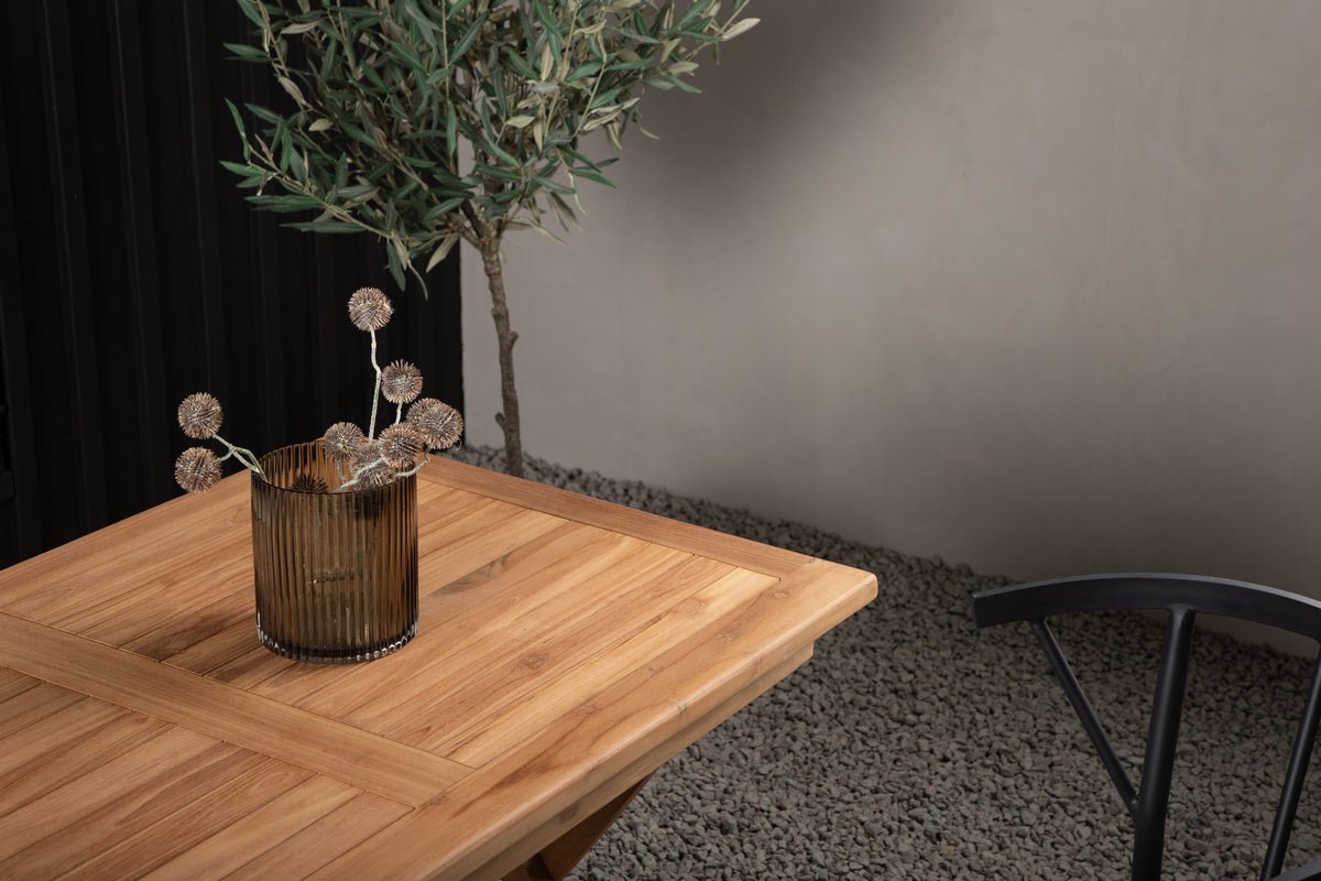 Table de jardin Siana - une table à manger carrée en bois de teck