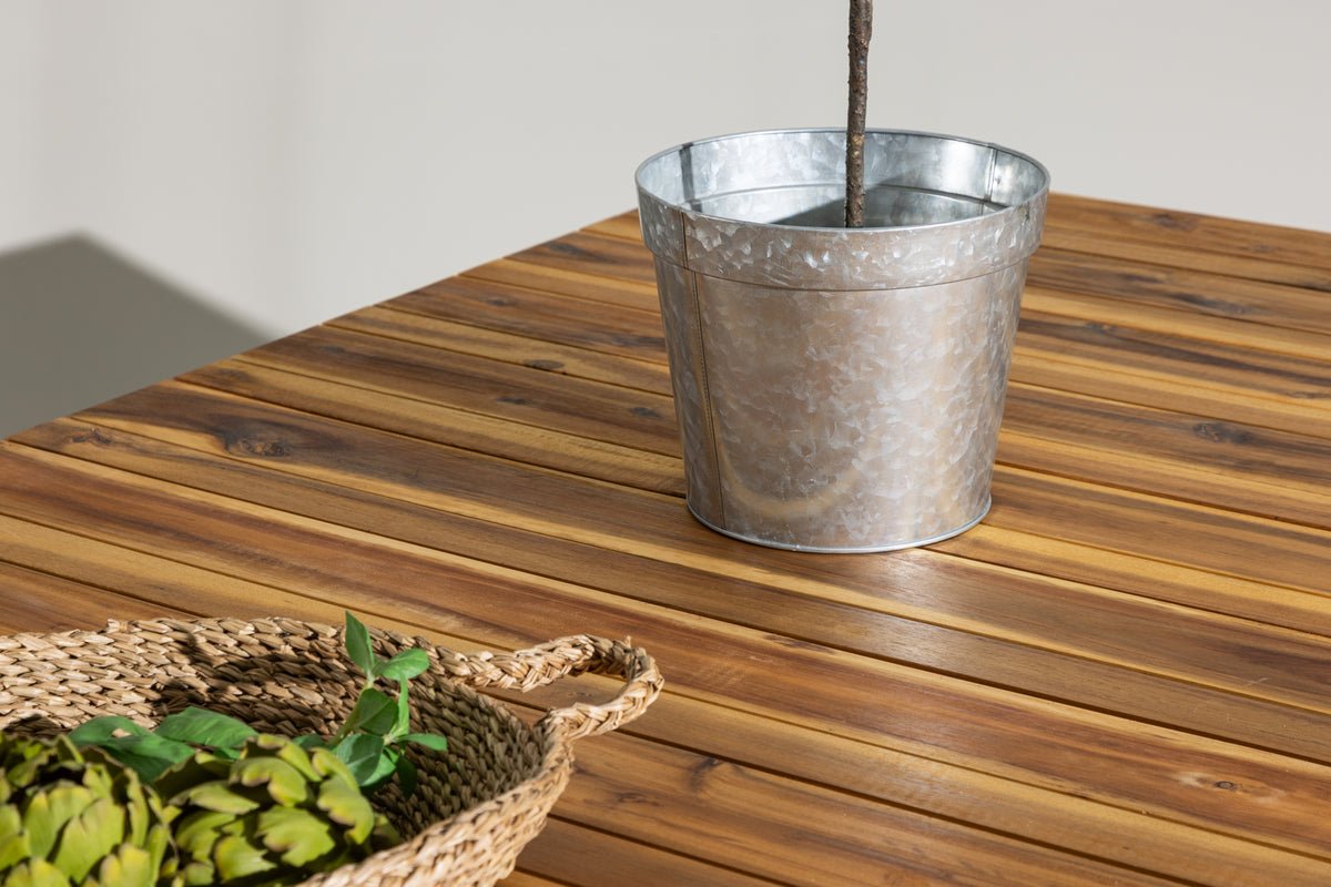 Table de jardin Nyota - Table à manger rectangulaire avec plateau en bois d'acacia sur structure en acier