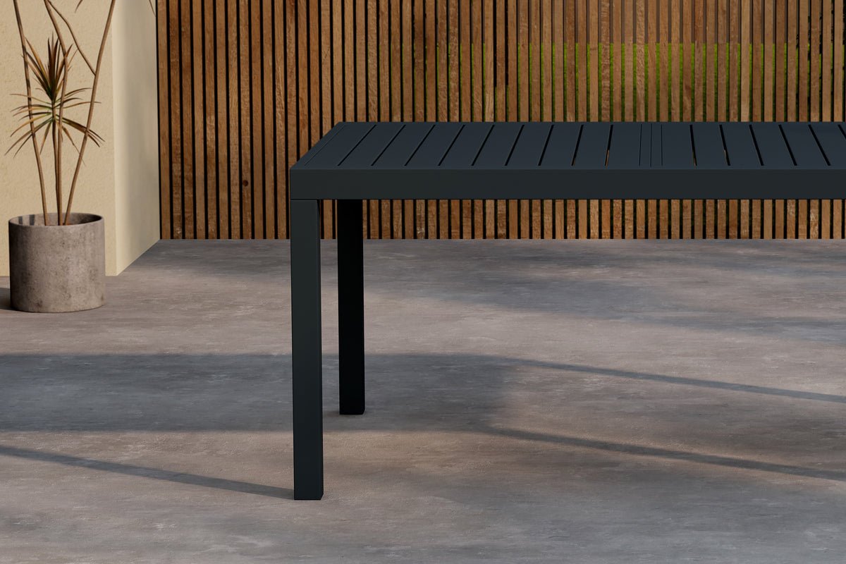 Table à manger de jardin Liora - Extensible de 160 à 240 cm en Beige ou Noir