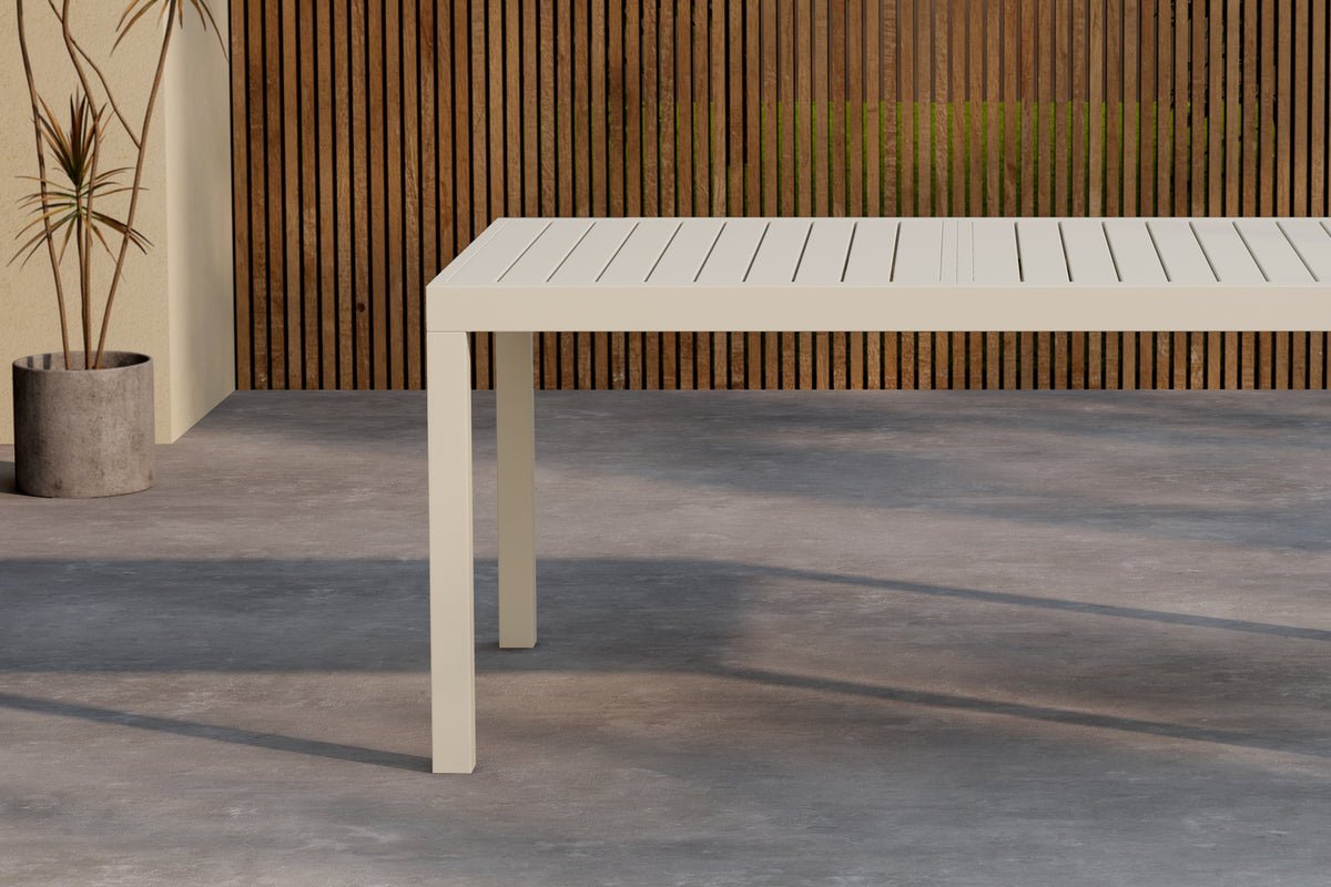 Table à manger de jardin Liora - Extensible de 160 à 240 cm en Beige ou Noir