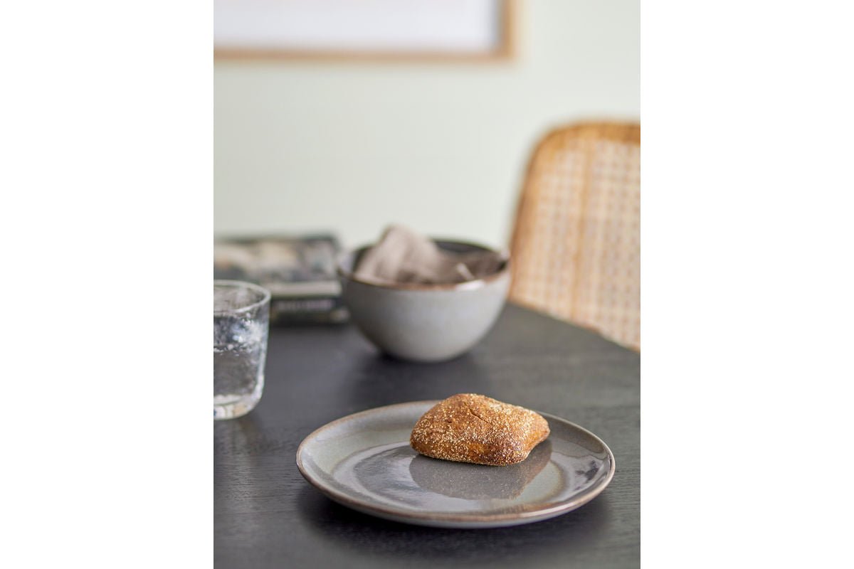 Teller Orelia – aus Steingut hiergestallt