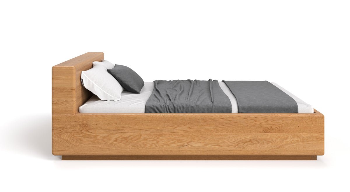 Designer Holzbett Calveno aus massiver Eiche mit Stauraum und geraden Headboard