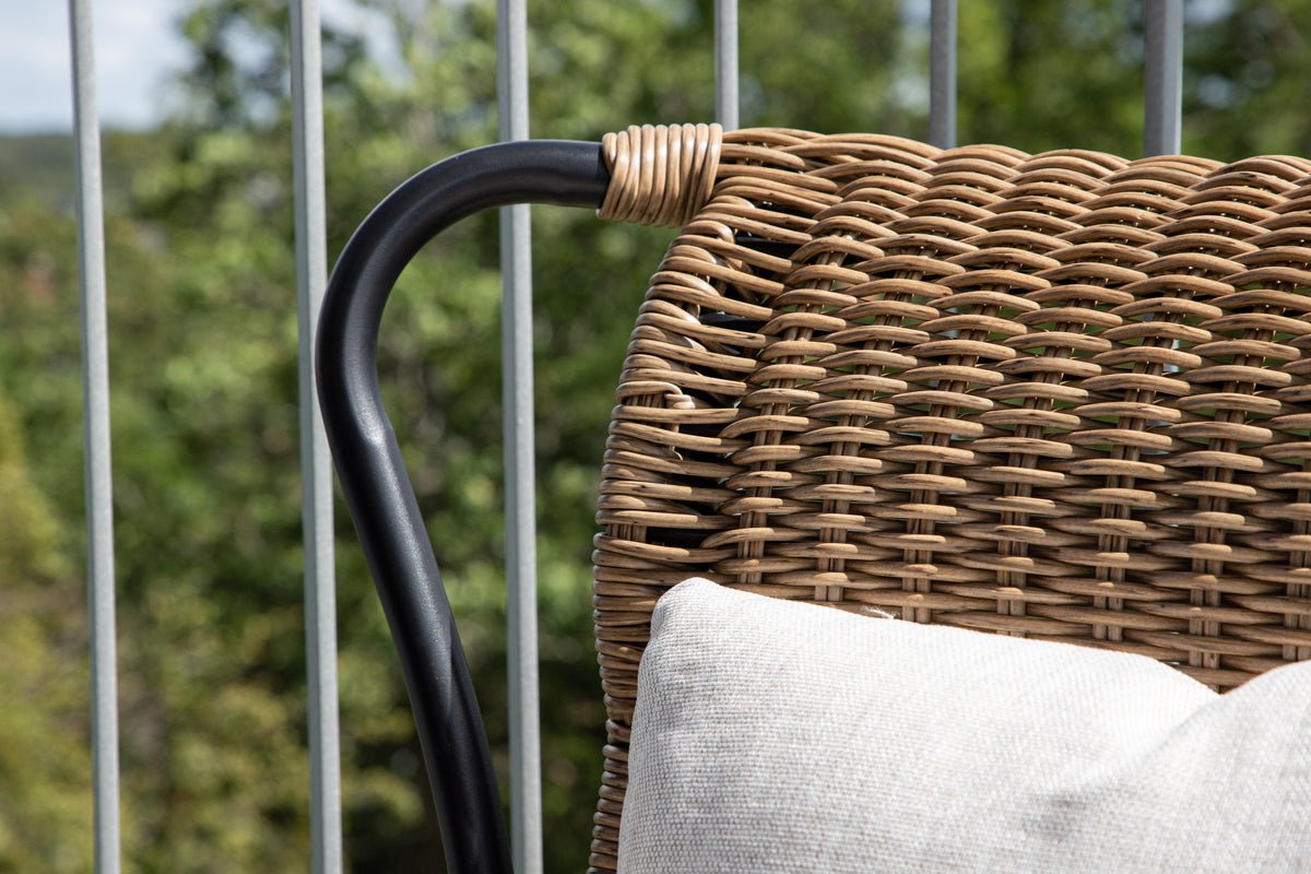 Garteloungesessel Asia - mat schwaarzem Gestell a liichte Këssen