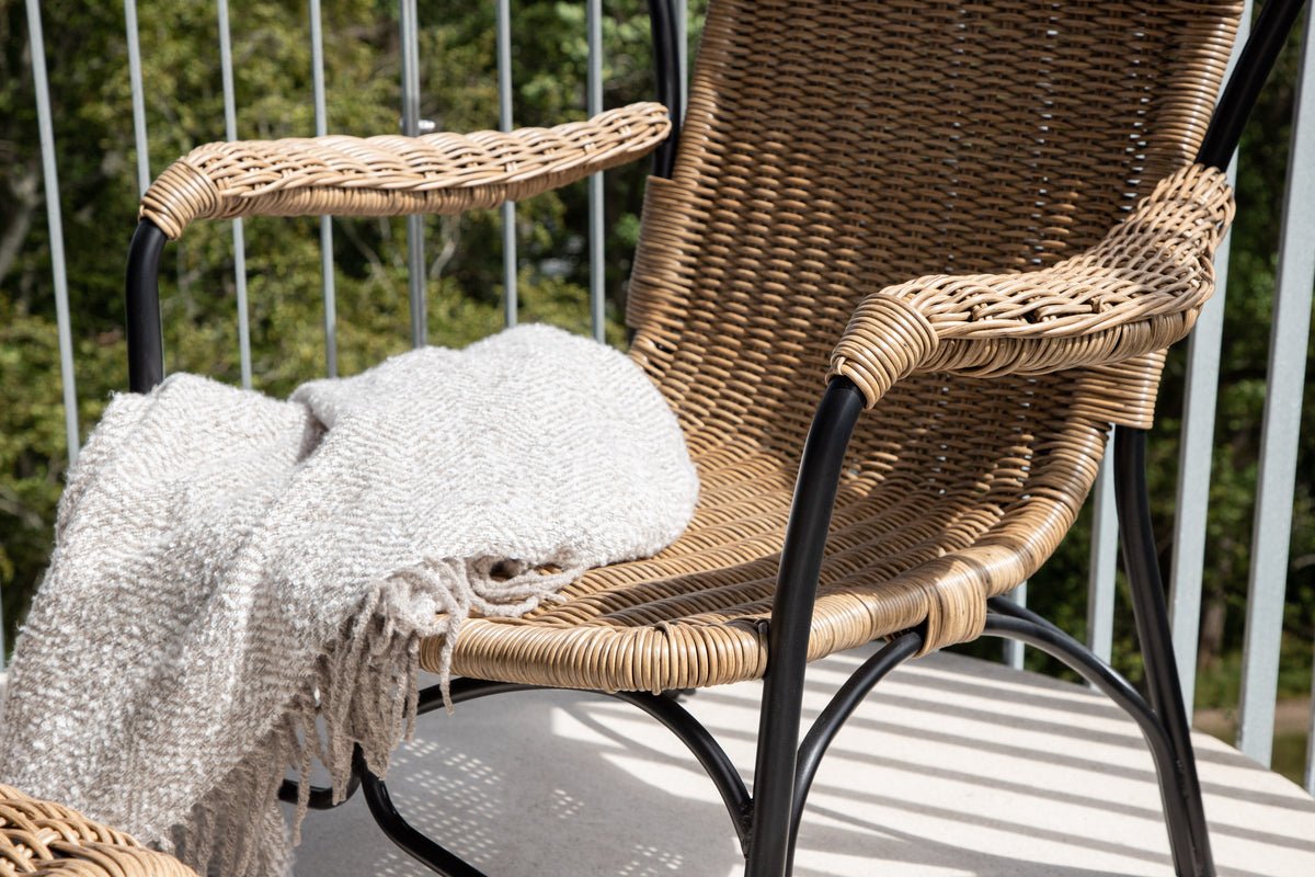 Garteloungesessel Asia - mat schwaarzem Gestell a liichte Këssen