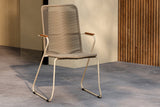 Gartenstuhl Sila - ein stilvoller Stuhl mit Holzakzenten in Schwarz oder Beige