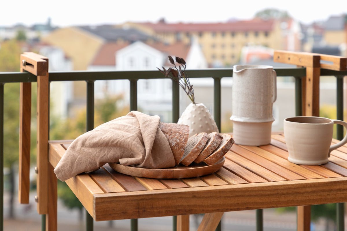 Gartentisch Seraya - mit praktischer Klappfunktion aus Akazienholz für Balkone