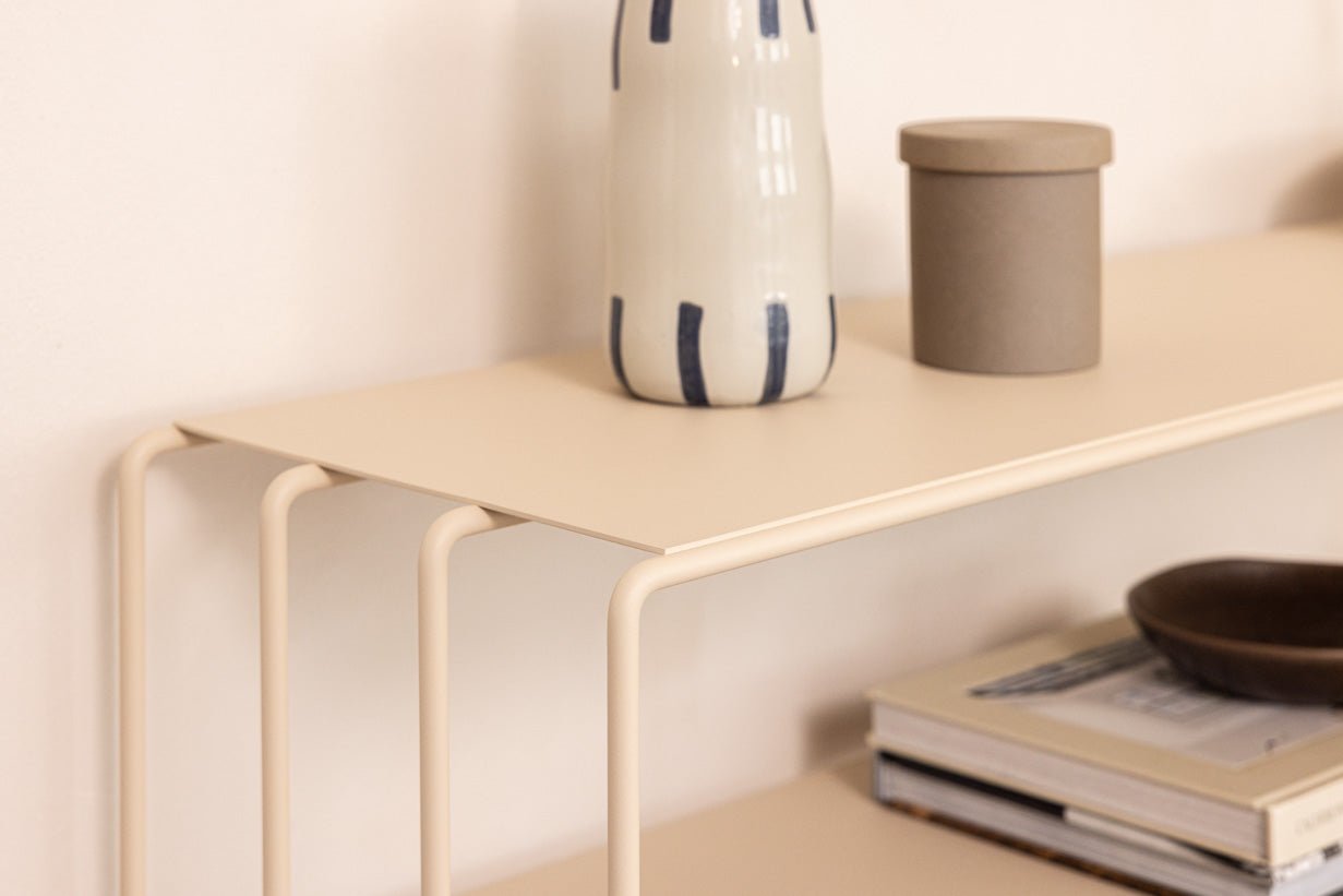 Commode Ria – design métallique avec deux étagères