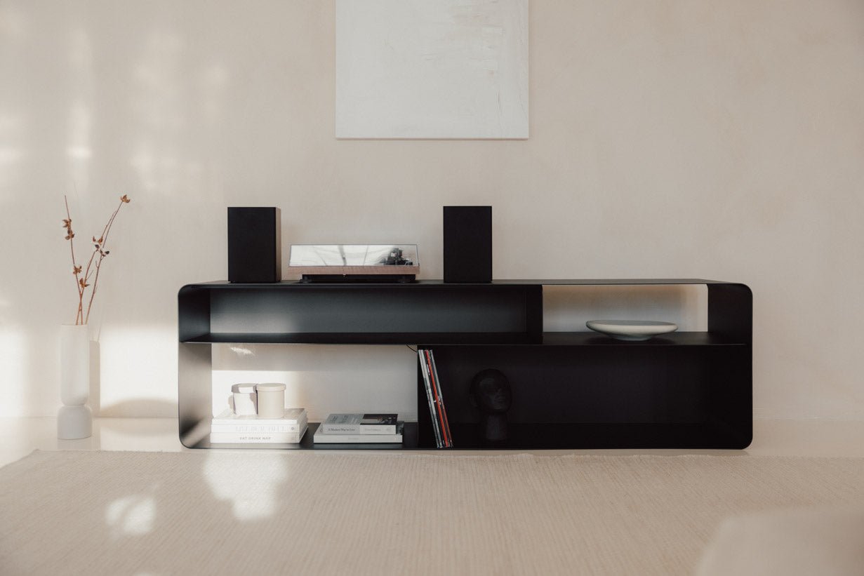 Lowboard Tavir – Pulverbeschichteter Stahl in Retro-Optik