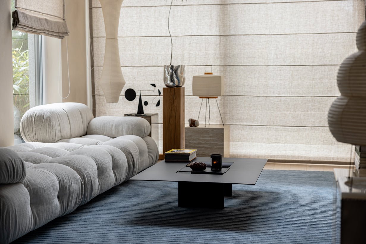 Table basse Cut – Design minimaliste en acier avec ouverture créative