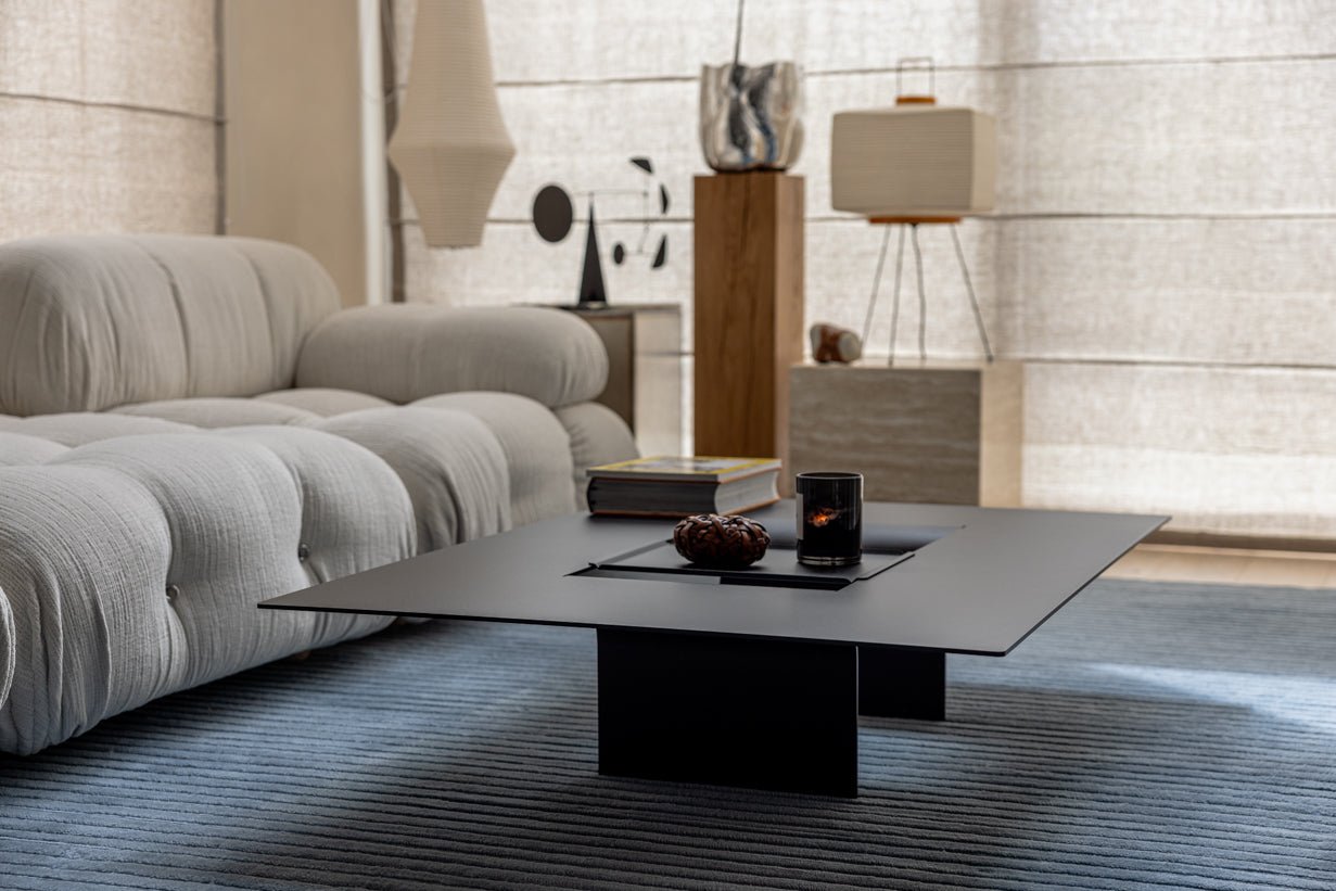 Table basse Cut – Design minimaliste en acier avec ouverture créative