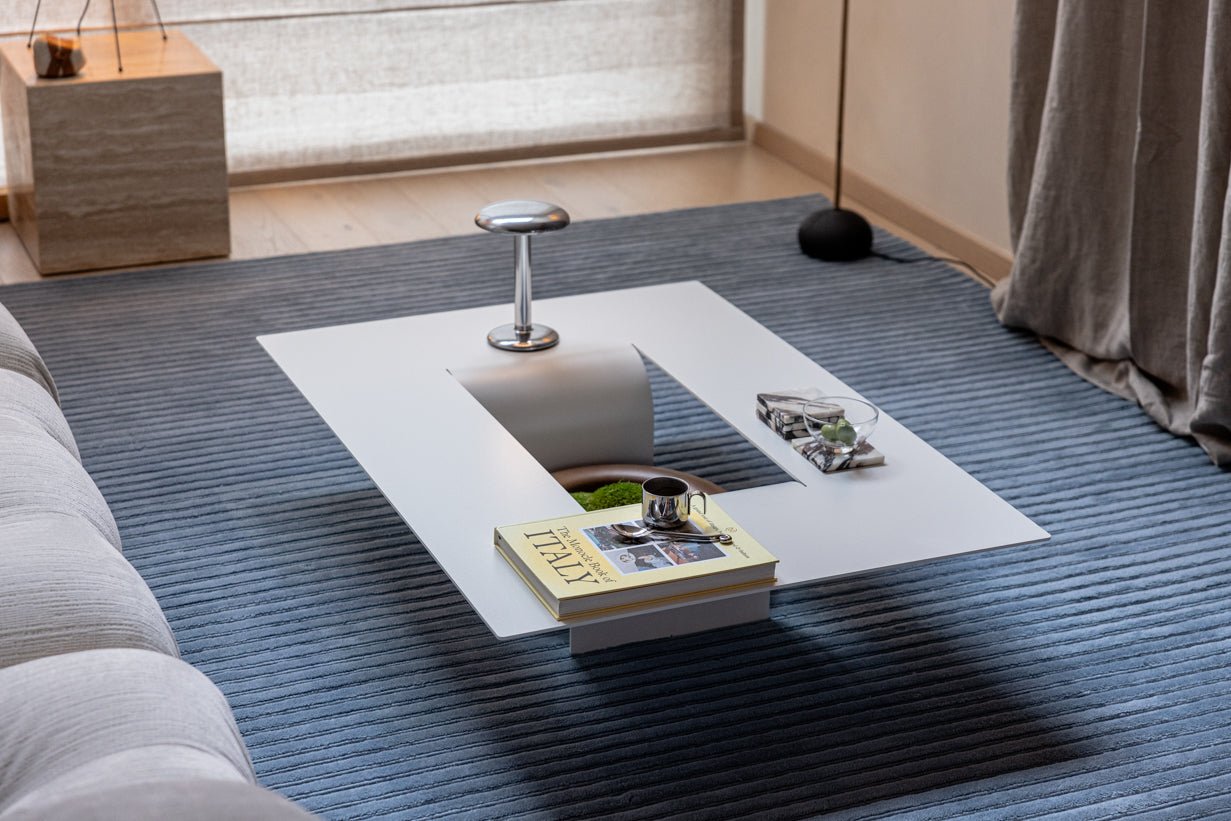 Table basse Cut – Design minimaliste en acier avec ouverture créative