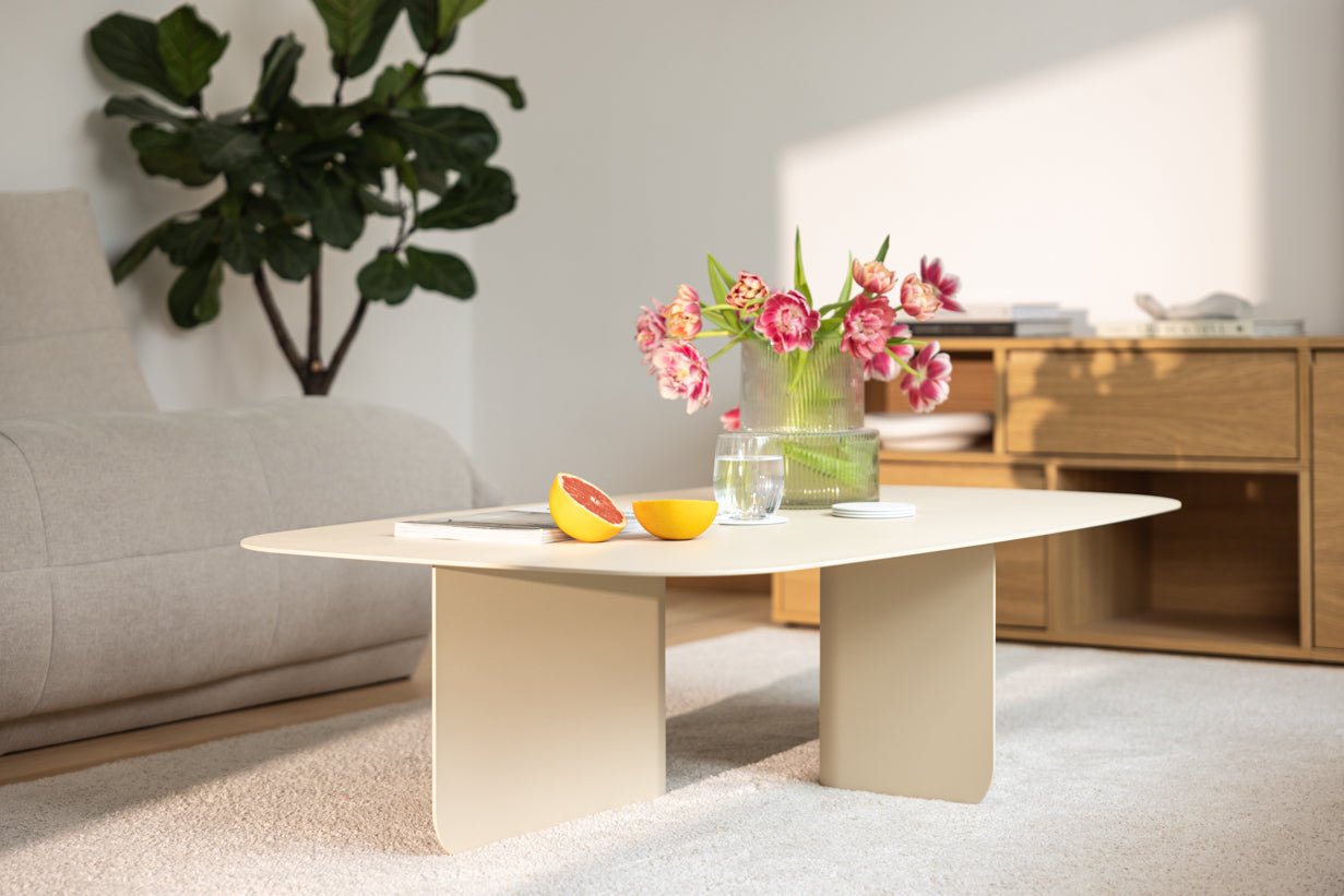 Couchtisch Livia – Japandi Design aus pulverbeschichtetem Blech