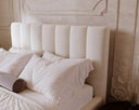 Designer Polsterbett Lunera aus Samt mat Stauraum
