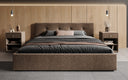 Designer Polsterbett Alva in Strukturstoff (Raven 45) in Braun – Milieu frontal