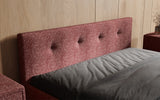 Designer Polsterbett Alva in Strukturstoff (Raven 59) in Bordeaux – Stoff-Nahaufnahme