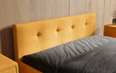Designer Polsterbett Alva in Strukturstoff (Raven 66) in Safran – Stoff-Nahaufnahme