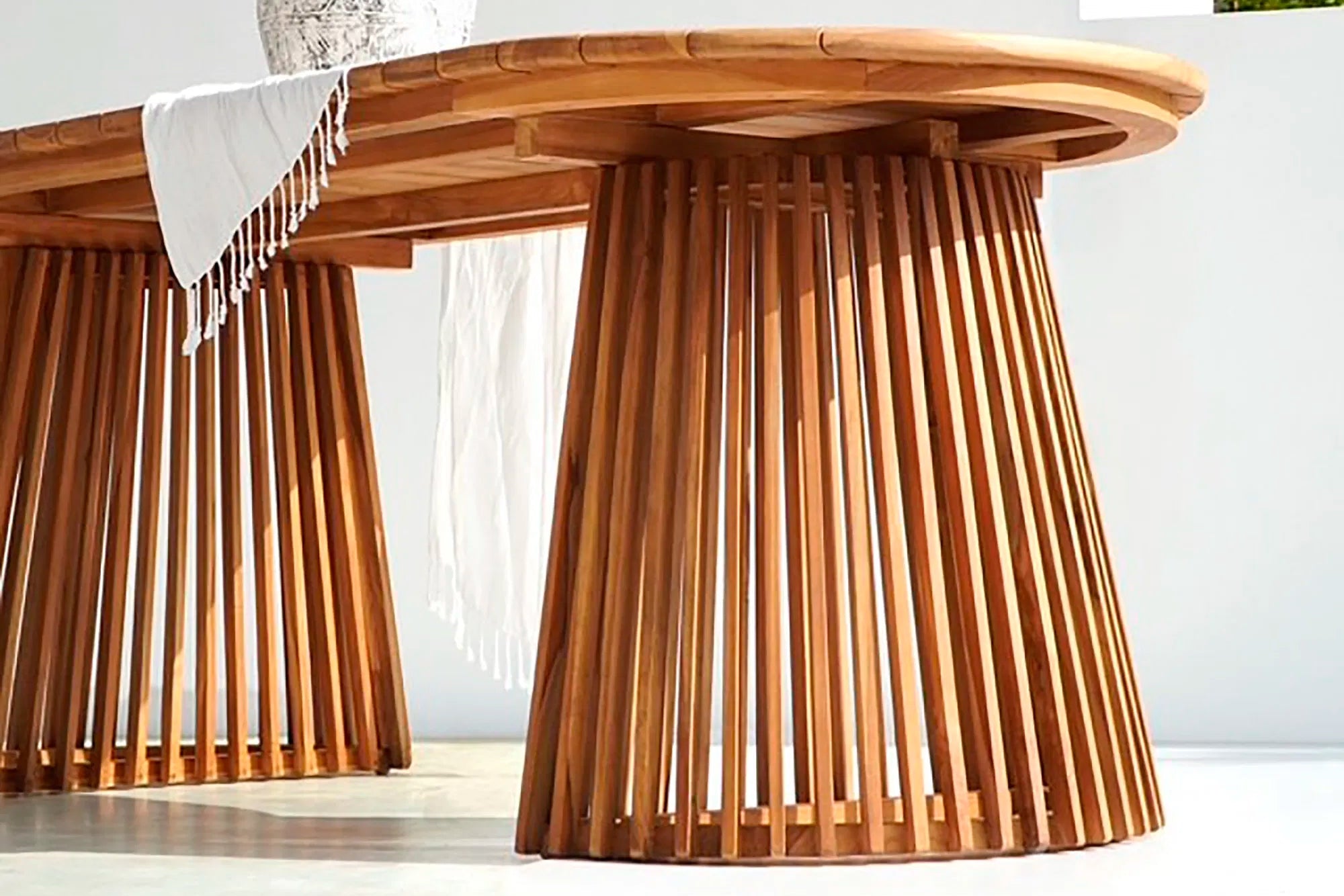 Table à manger de jardin Orvessa - en bois de teck