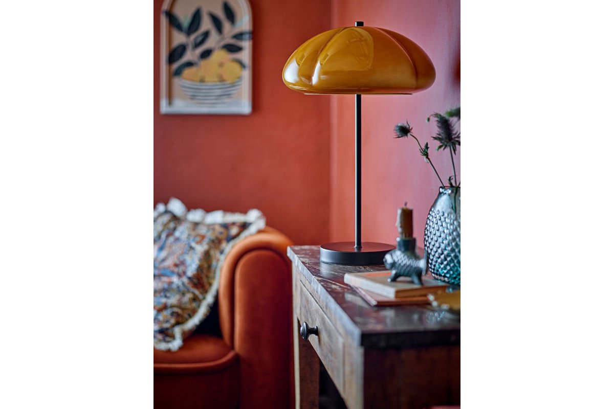 Lampe de table Solaro – Abat-jour en verre incurvé de couleur jaune chaud