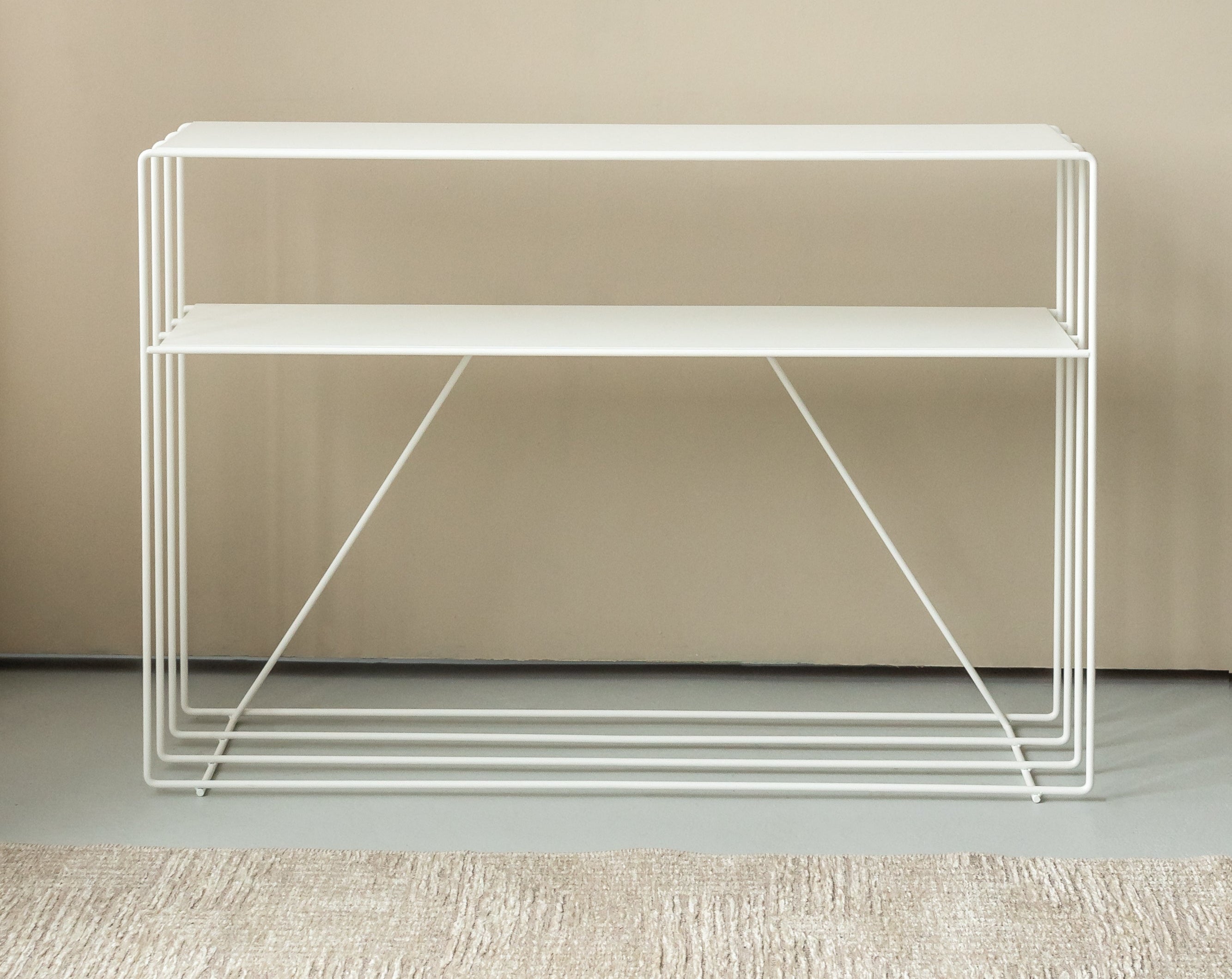 Commode Ria – design métallique avec deux étagères