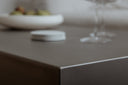 Table basse RAW-C – acier inoxydable avec finition mate soyeuse