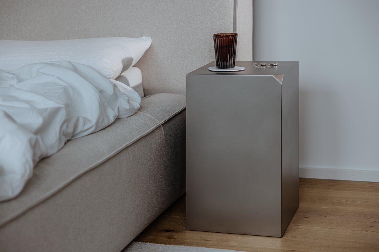 Beistelltisch/Nuechtstisch RAW C – Edelstol-Kubus mat integréierten Regal
