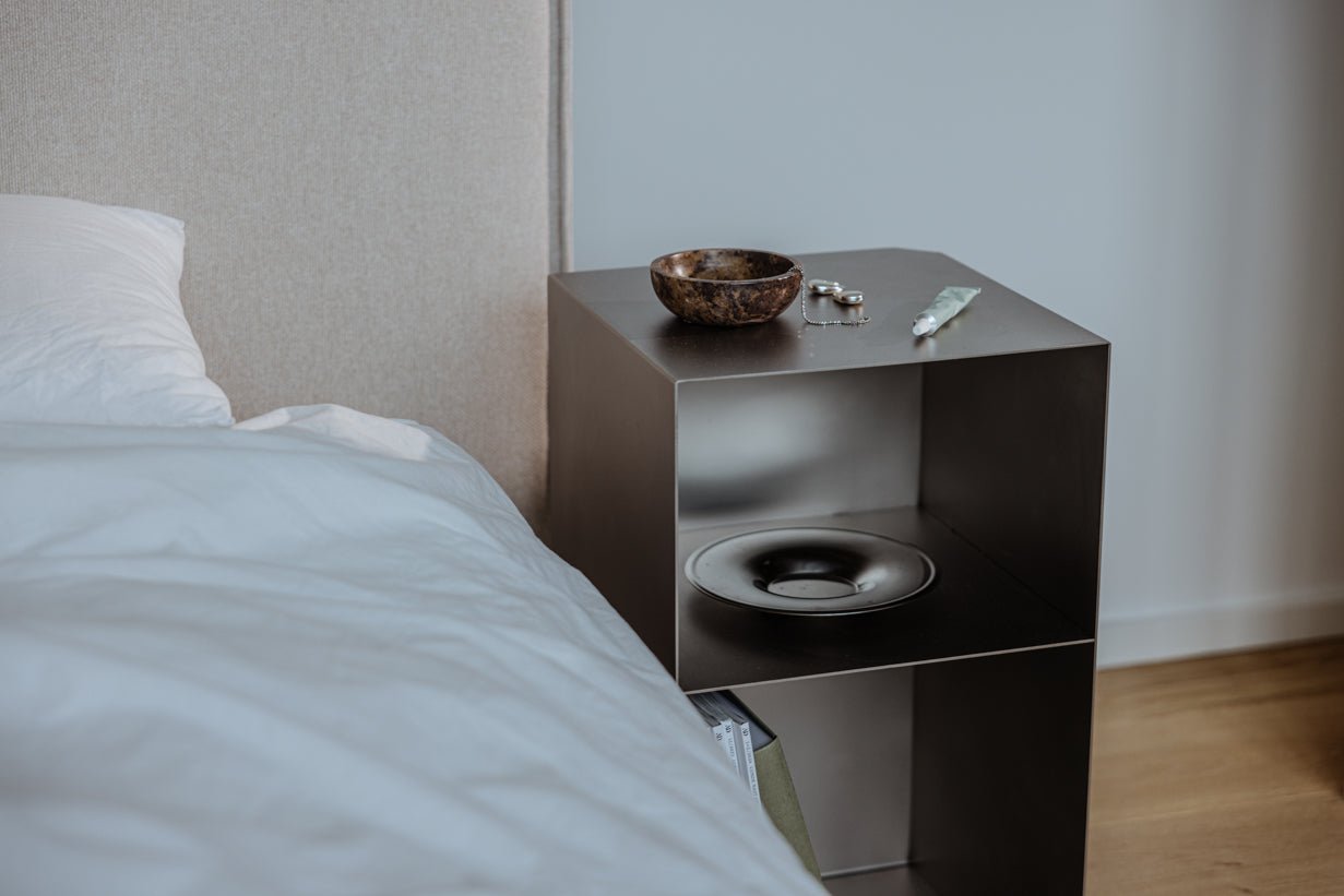 Beistelltisch/Nuechtstisch RAW C – Edelstol-Kubus mat integréierten Regal