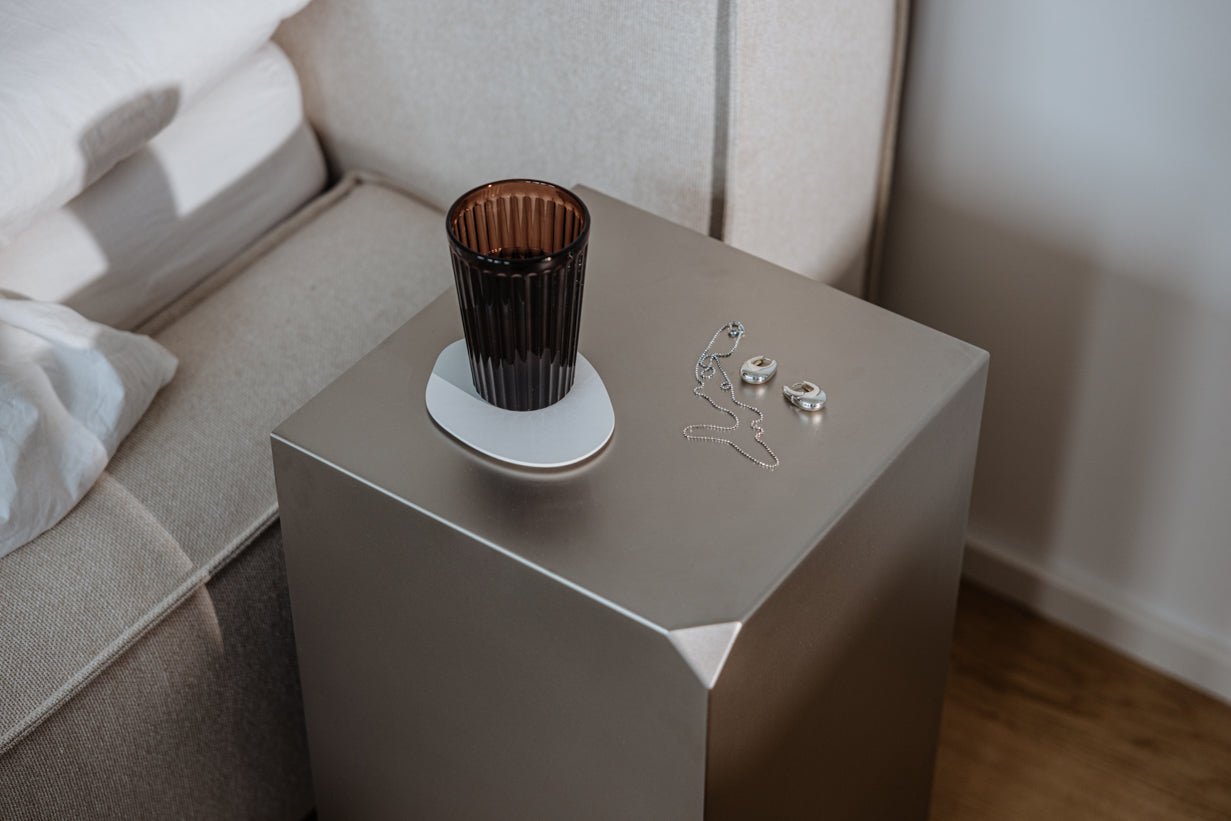 Beistelltisch/Nuechtstisch RAW C – Edelstol-Kubus mat integréierten Regal