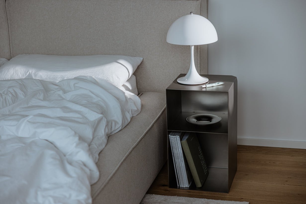 Beistelltisch/Nuechtstisch RAW C – Edelstol-Kubus mat integréierten Regal