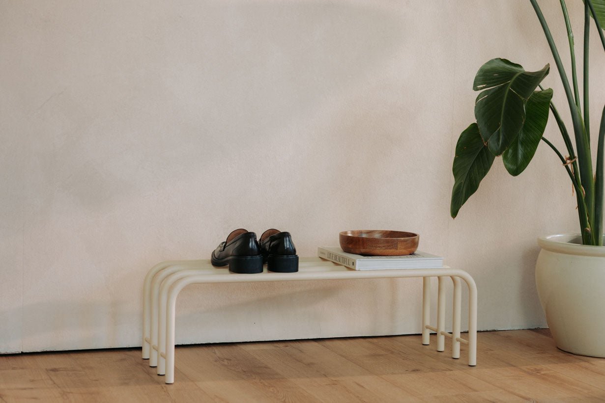 Shoe rack Camo – stainless steel design in Black, Cashew or White